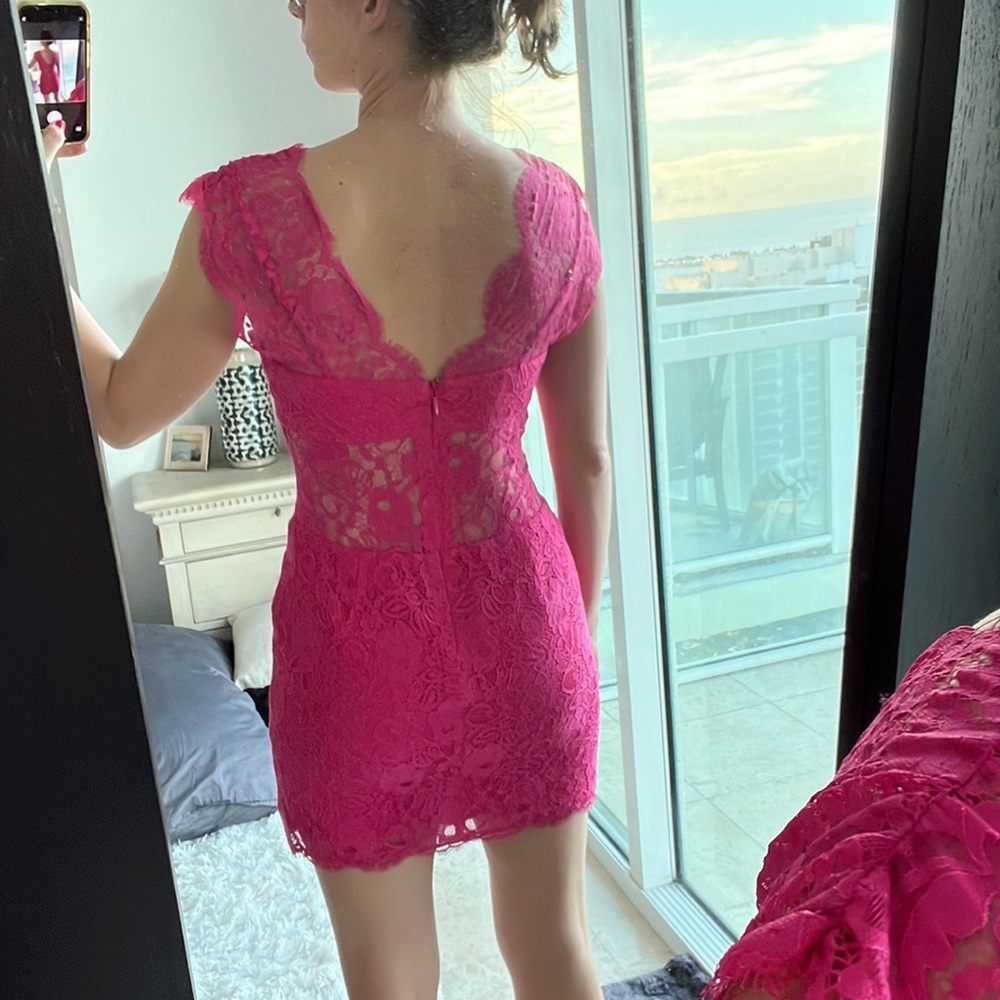 BCBGMaxAzria size 6 pink lace dress - Picture 2 of 5